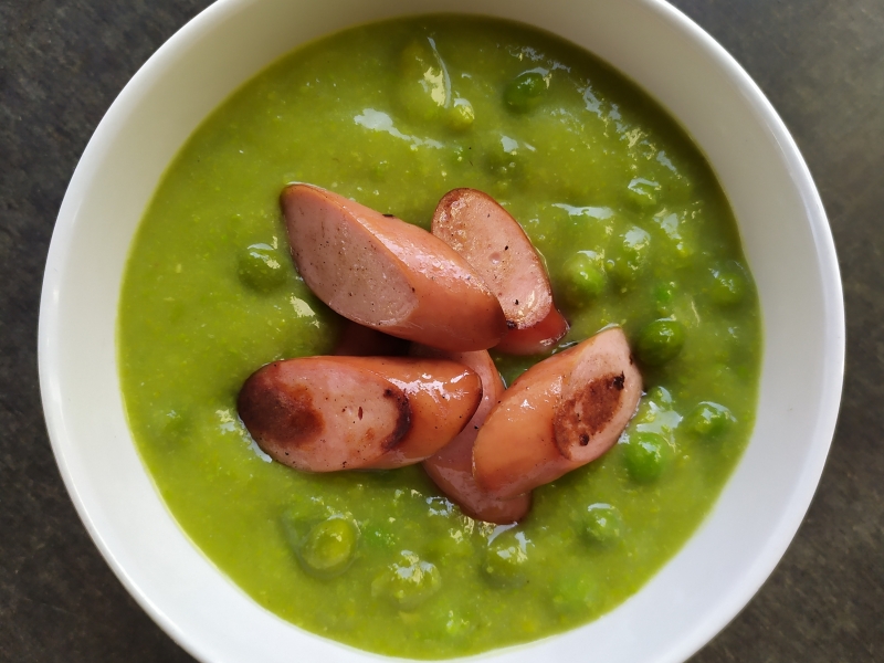 Dupla zöldborsó főzi sült virslivel